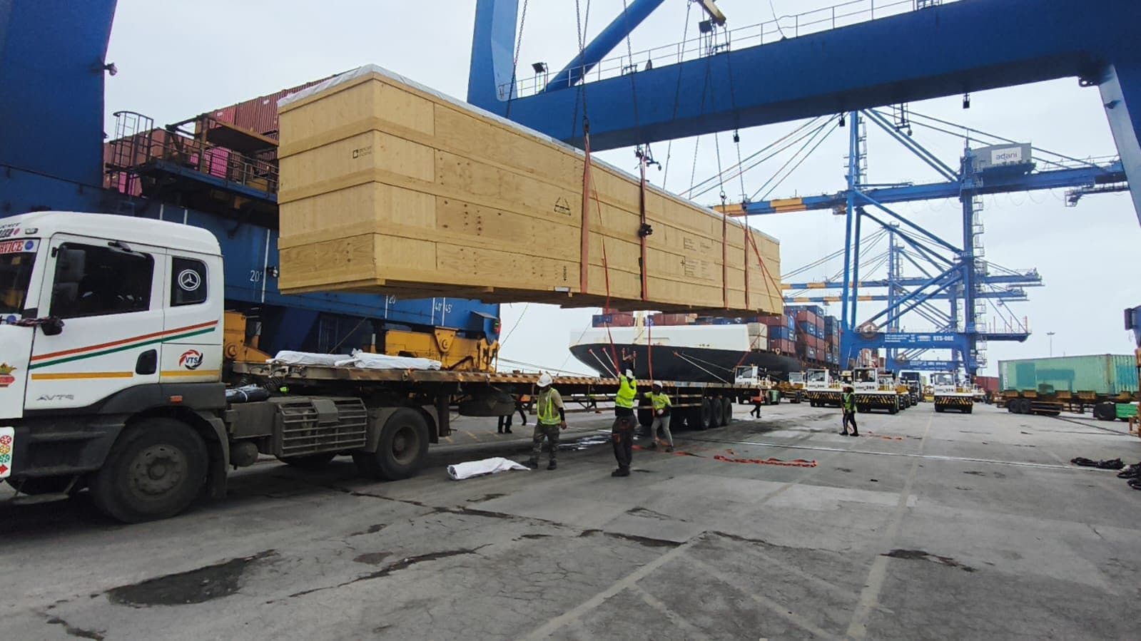 Breakbulk crate being lifted at Adani Port, Mundra, during cargo attendance