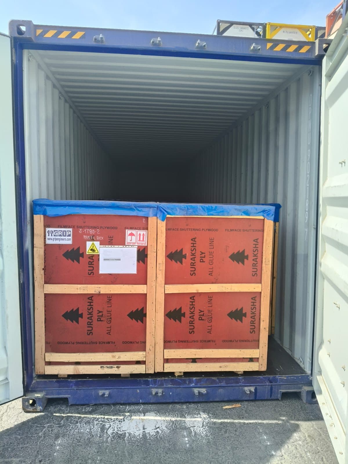 Container stuffing and destuffing attendance in Mundra, photograph 3