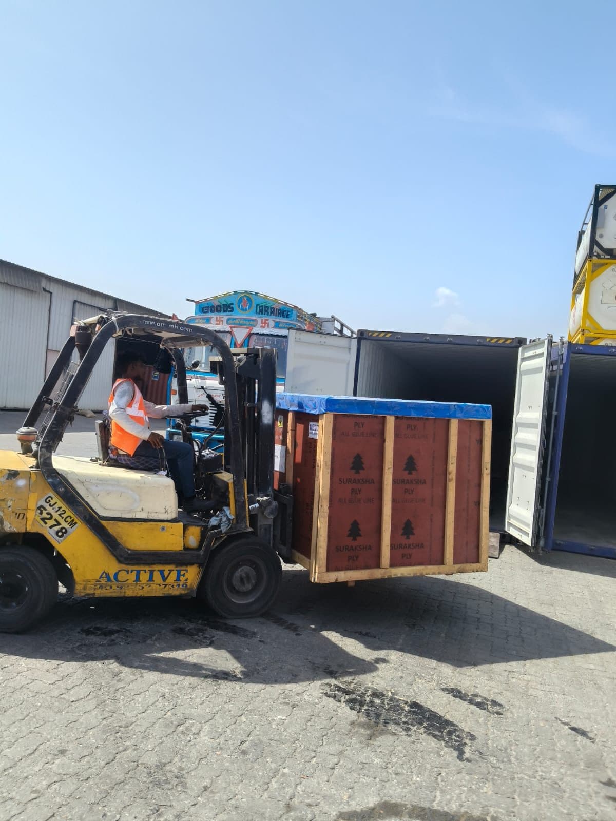 Container stuffing and destuffing attendance in Mundra, photograph 4