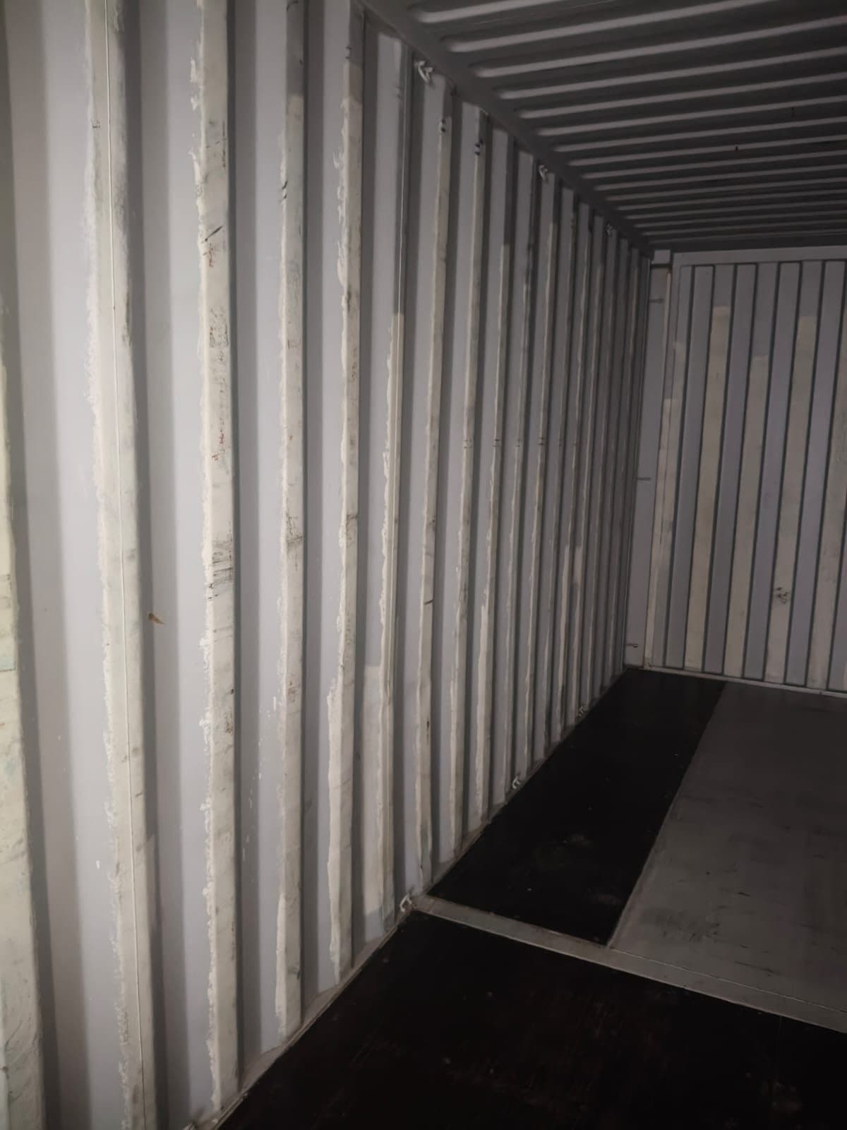 Empty container inspection in Mundra, photograph 9