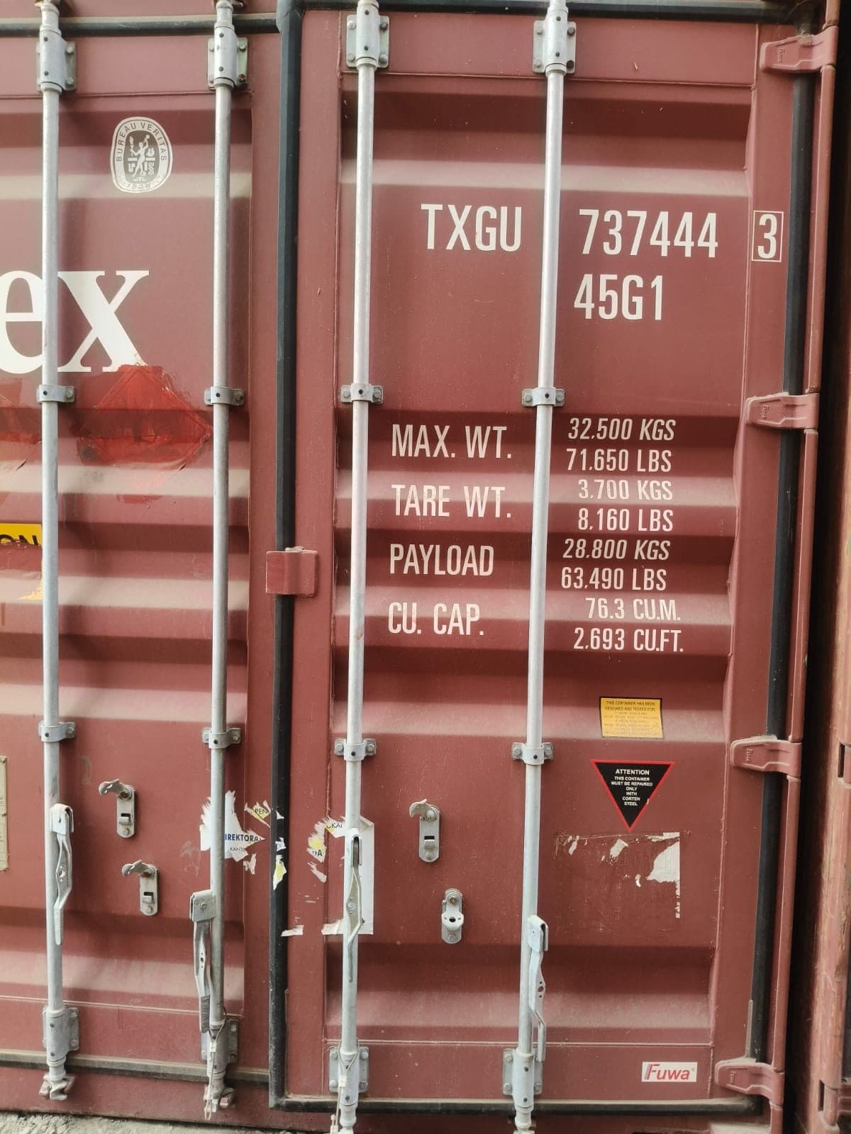 Container doors, locking bars and identification marks during empty-box inspection